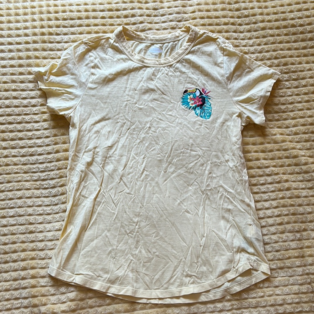 women’s fit yellow shirt with tucan detail